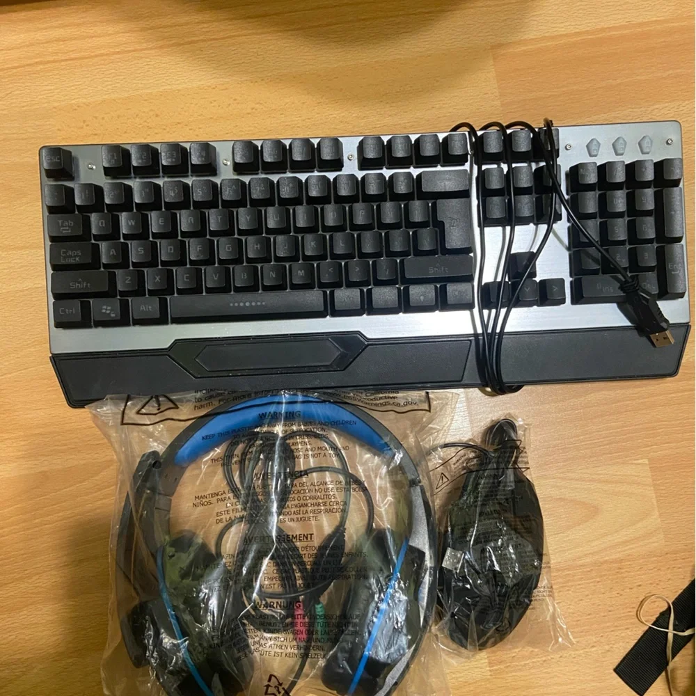iLive Gaming Value Pack with Keyboard, Mouse, Mouse Pad and Headphones